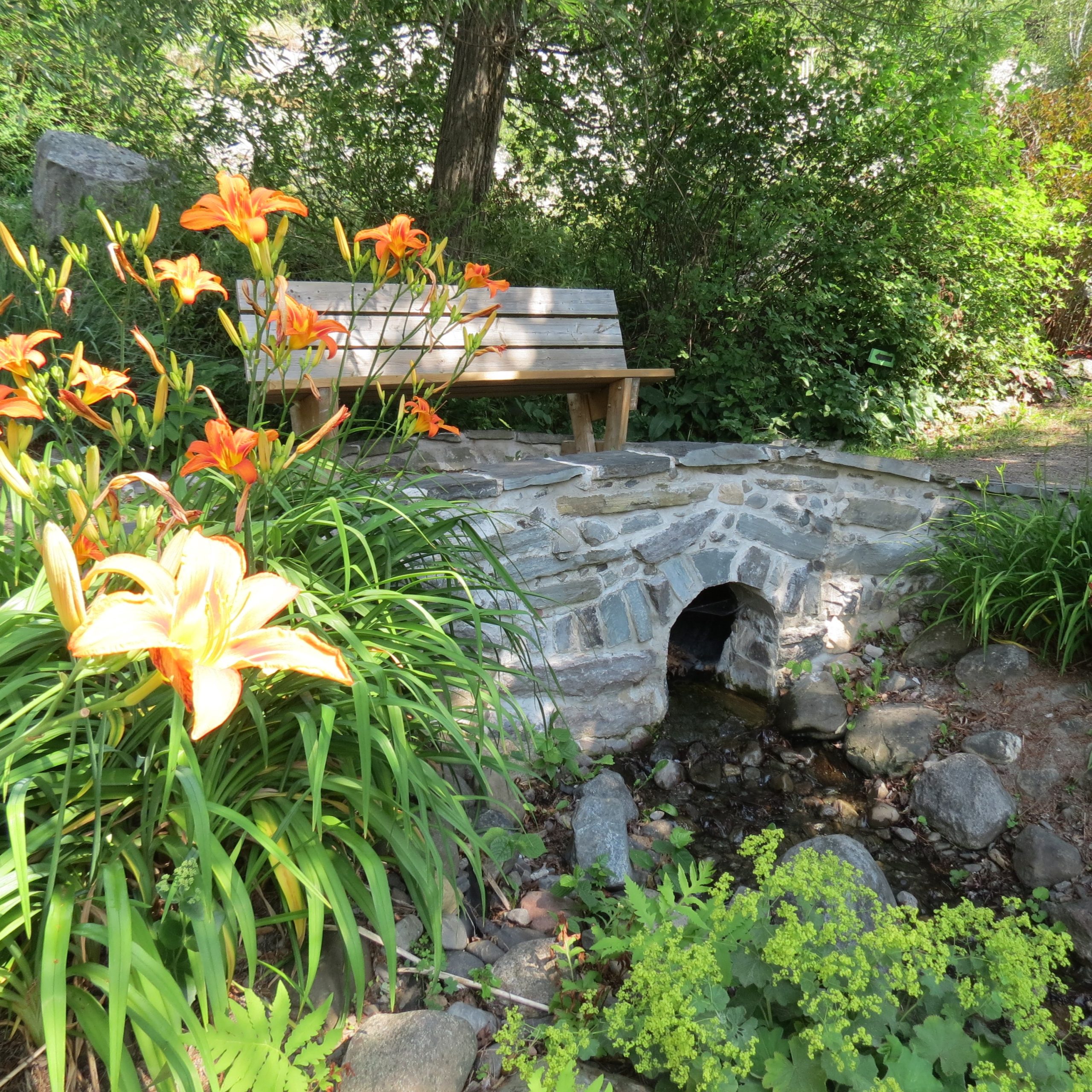 JardinFloral - 01 - banc_ruissseau